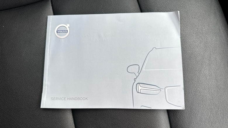 Volvo Xc40 2.0 B4P Inscription 5dr AWD Auto Petrol Estate